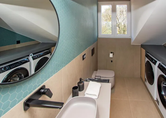 Three Pearls Deluxe By The Sea Apartment *