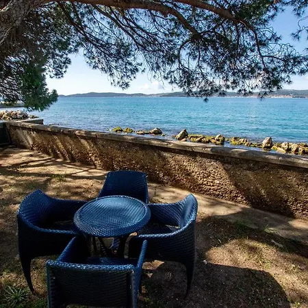 Three Pearls Deluxe By The Sea * Ζαντάρ