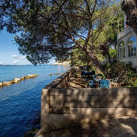 Three Pearls Deluxe By The Sea Appartement *