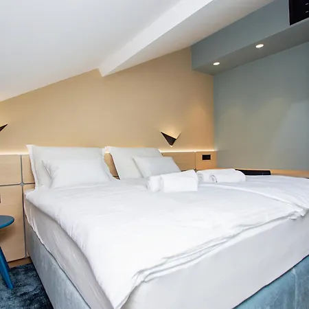 Three Pearls Deluxe By The Sea Διαμέρισμα *