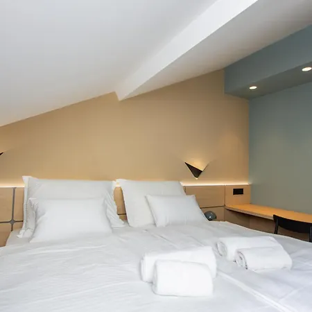 Three Pearls Deluxe By The Sea Appartement *