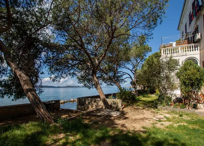 Three Pearls Deluxe By The Sea Apartman *