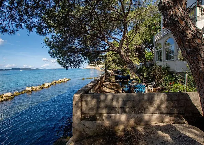 Three Pearls Deluxe By The Sea Apartman *